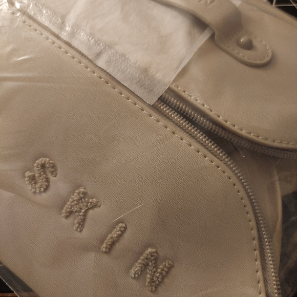 FENTY SKIN- Cosmetic Travel Make-Up Bag. Zippered Bag. New- Never Used - Picture 4 of 10